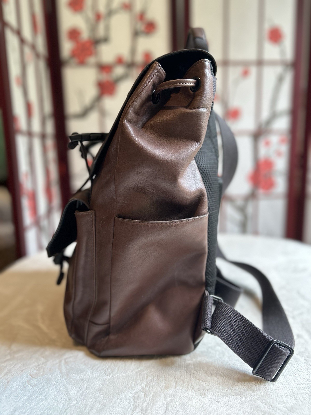 Fossil Brown Men’s Backpack Drawstring Buckle Top Handle Outer Pockets Strap