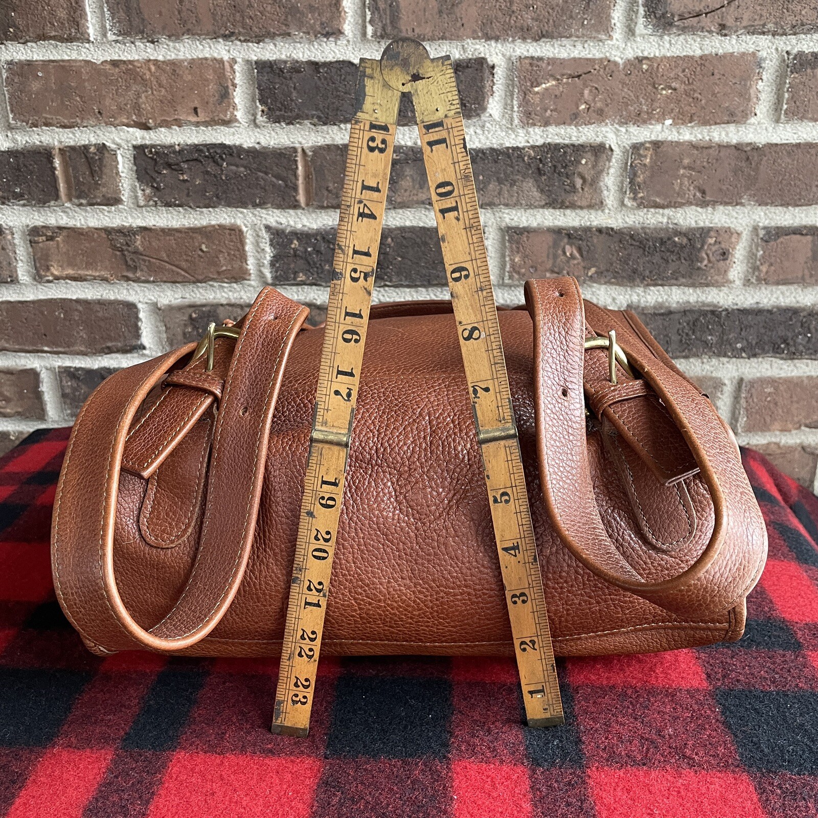 VINTAGE 1990s GLOVE LEATHER MACBOOK 13 IPAD PRO BACKPACK MESSENGER BAG R$545