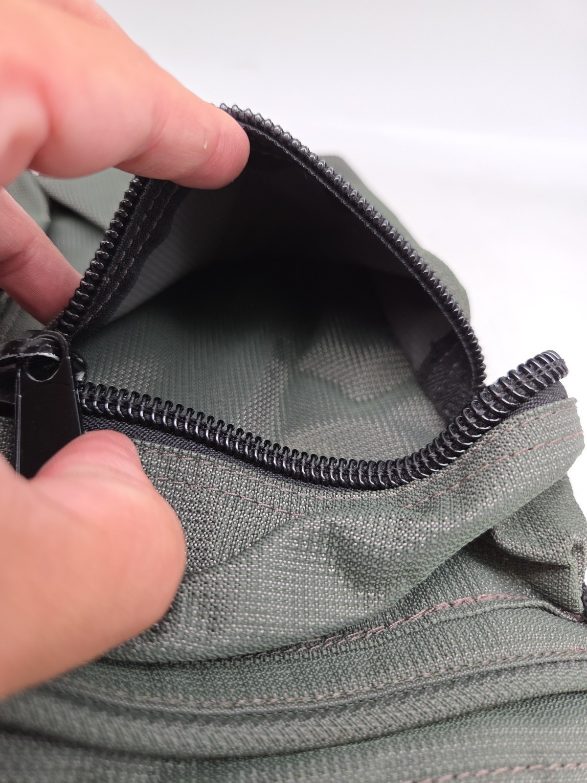 VTG Y2K Diesel Utility Messenger Bag Olive Green Multi Pocket Crossbody Zipper