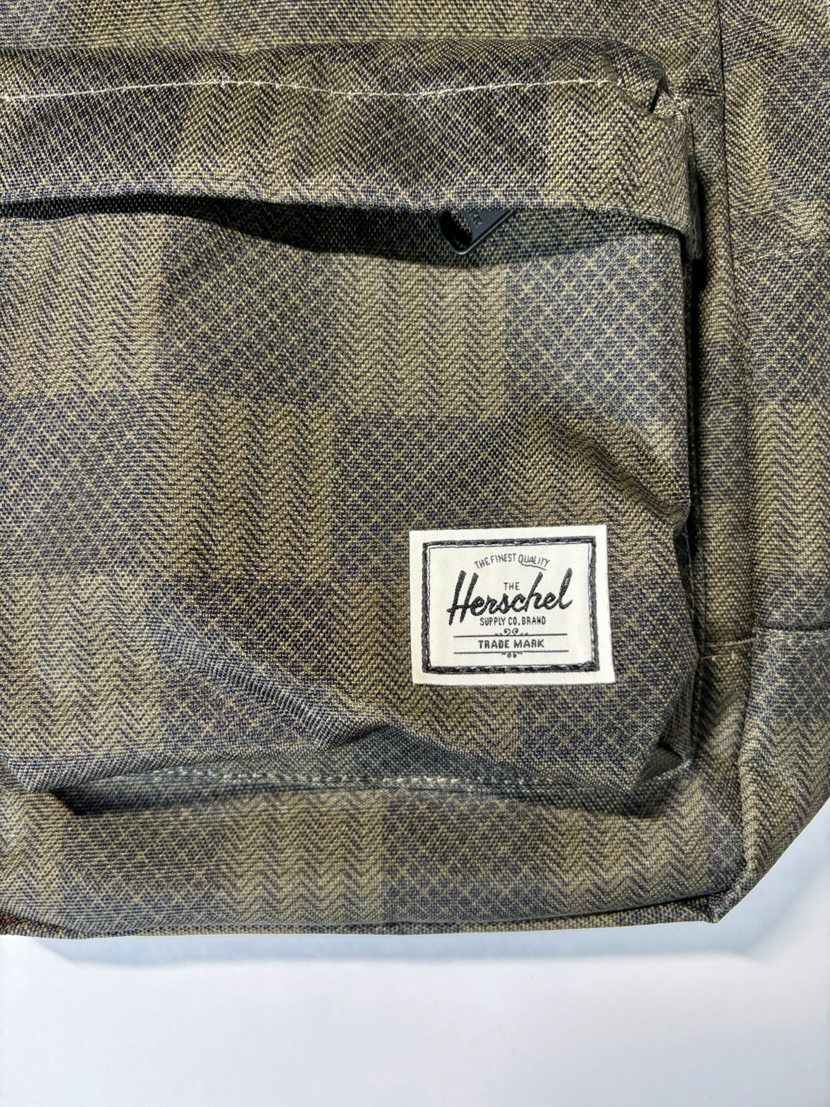 New Herschel Heritage Shoulder Bag 8 L Olive/Black Checkered NWT