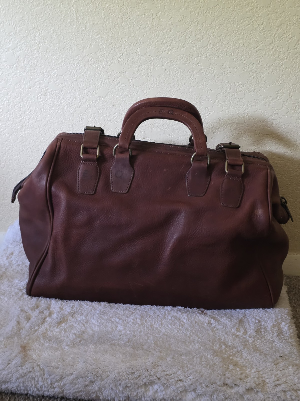 Duluth Trading Lifetime Leather Doctor Bag Brown Utility Duffle USA Full Grain