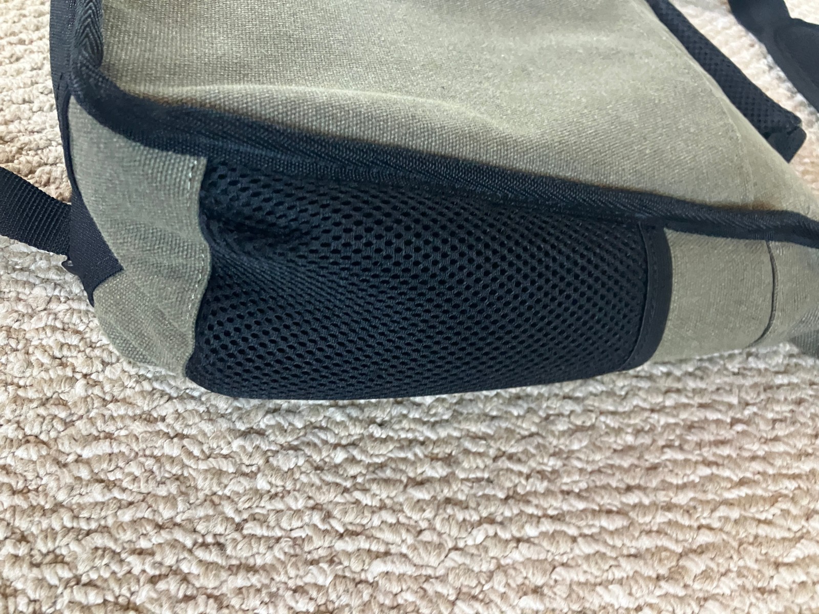 NWOT Swiss Gear Wenger Zinc model laptop/messenger bag Padded Laptop Compartment
