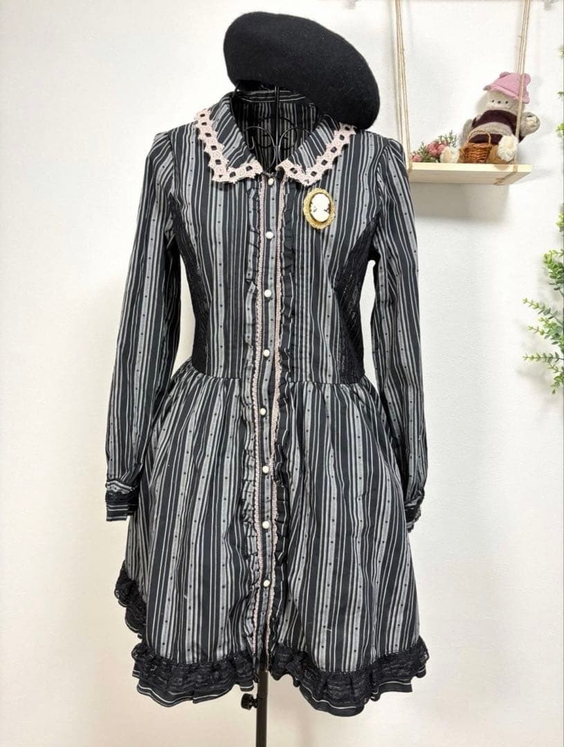 Axes Femme Gothic Stripe Dress with Lace & Back Rese Up, Classic Style