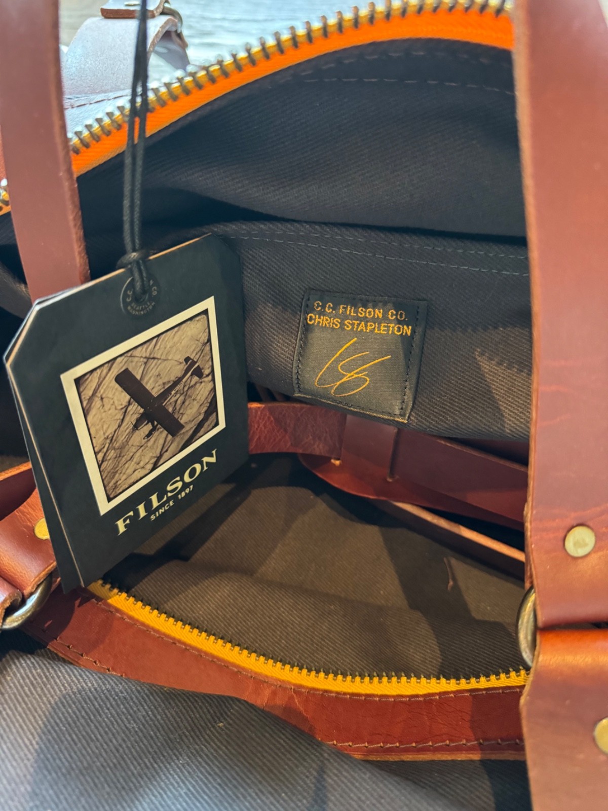 Filson X Chris Stapleton Traveller Outfitter Bag NWT #20264454 USA Cinder