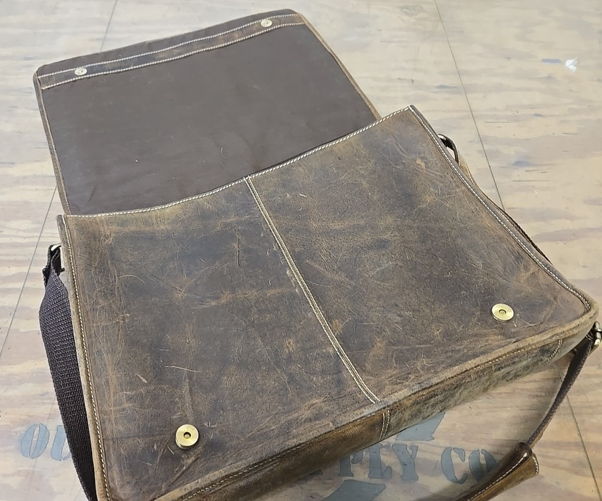 Unbranded Distressed Brown Leather Messenger Bag 18″x14″x3.5″