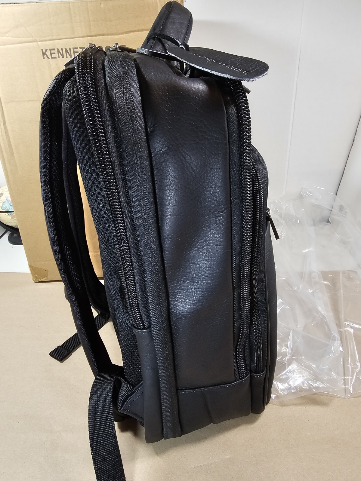 Kenneth Cole Reaction Manhattan Messenger Backpack Black 16″ Laptop $200 Retail