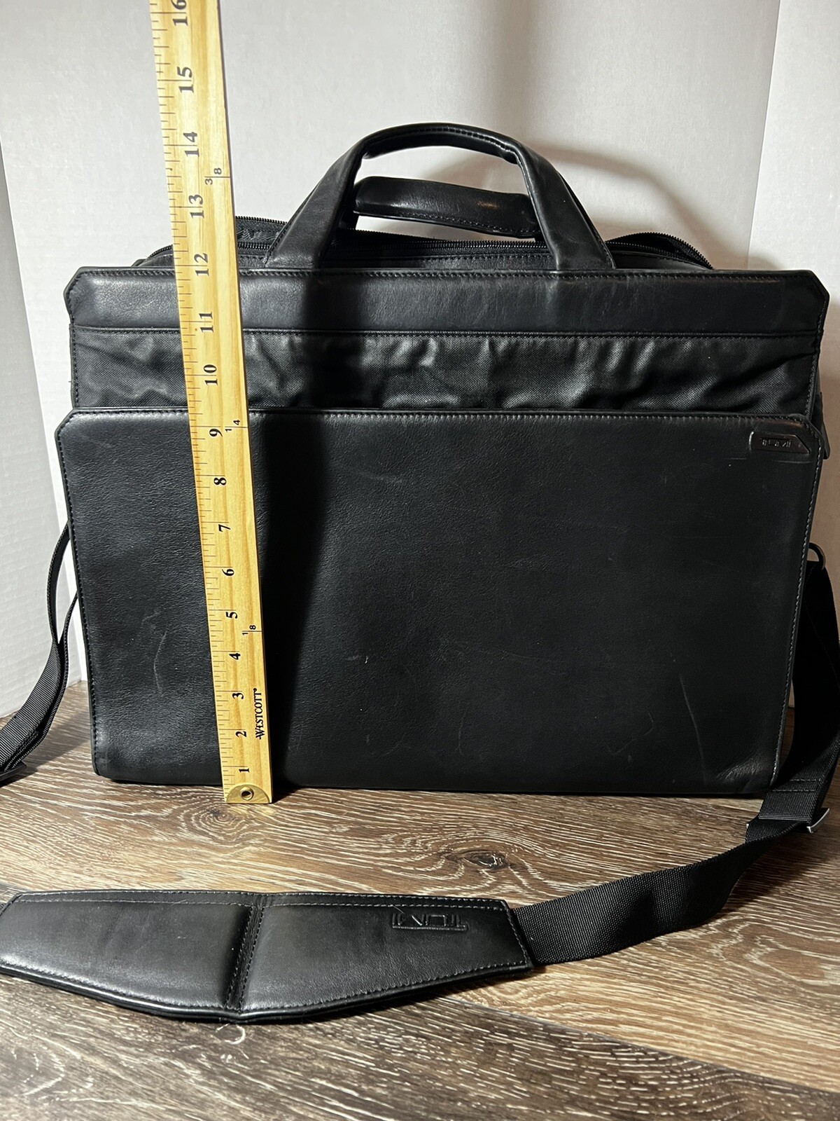 Tumi 2962D Black Leather Bag Briefcase Laptop Messenger Bag **See Description**