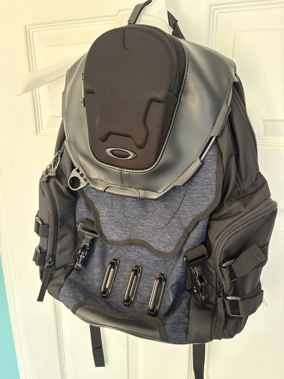 OAKLEY BATHROOM SINK BACKPACK Navy Blue Trail Hiking Bag Excellent Condition!