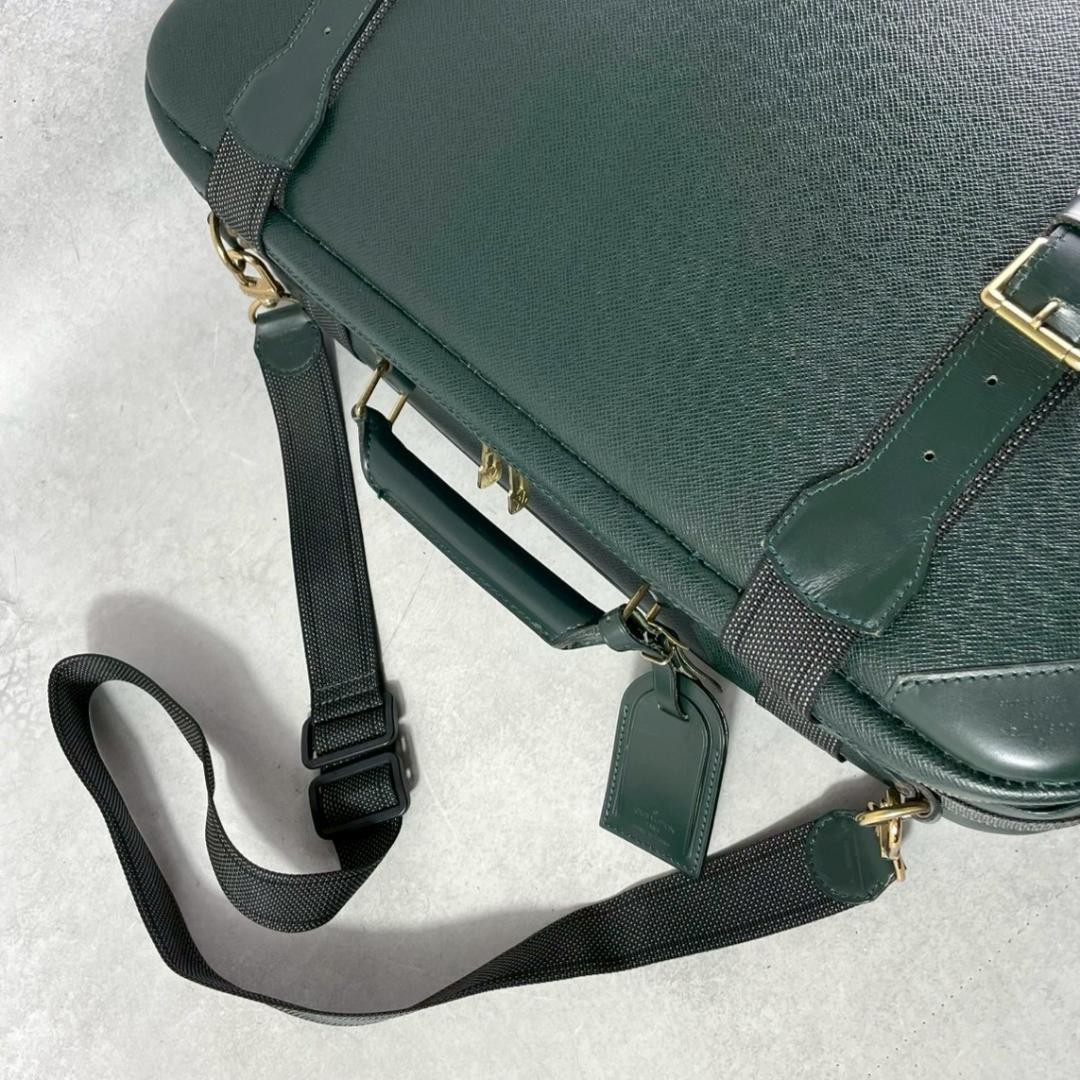 Louis Vuitton Taiga Satellite 53 2Way Boston Bag Dark Green Leather Excellent