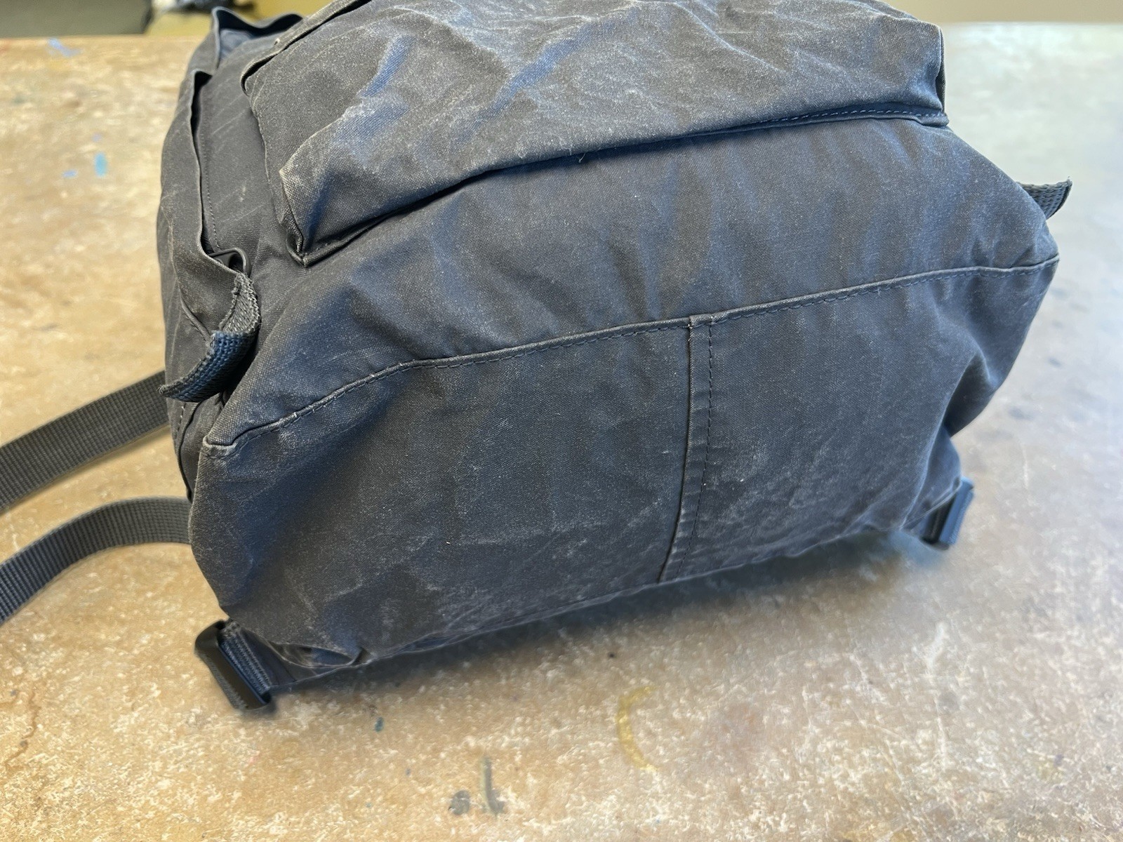 FJALLRAVEN KANKEN BACKPACK GRAPHITE GRAY – Model #23510