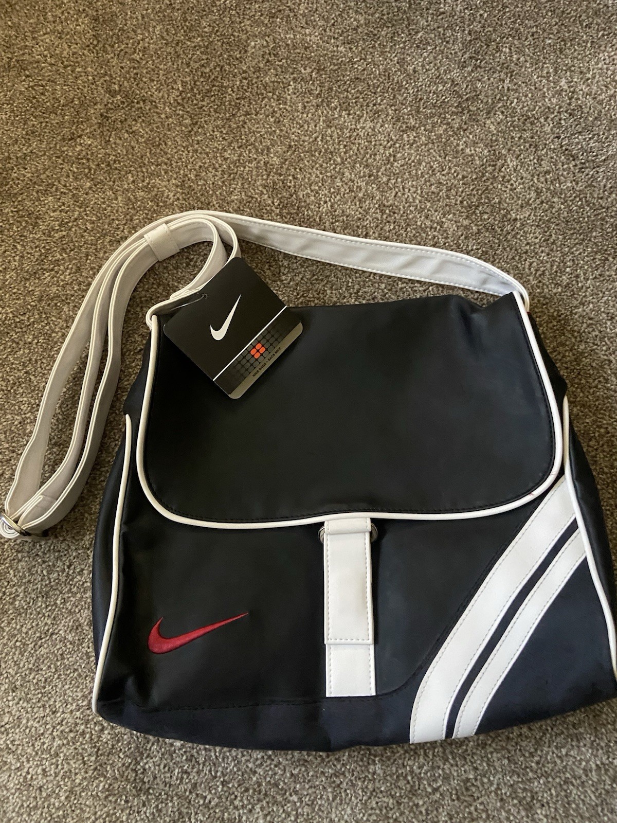 Nike GYM RHYTHM MESSENGER Crossbody Bag in Black and White w/ Red Swoosh NWT