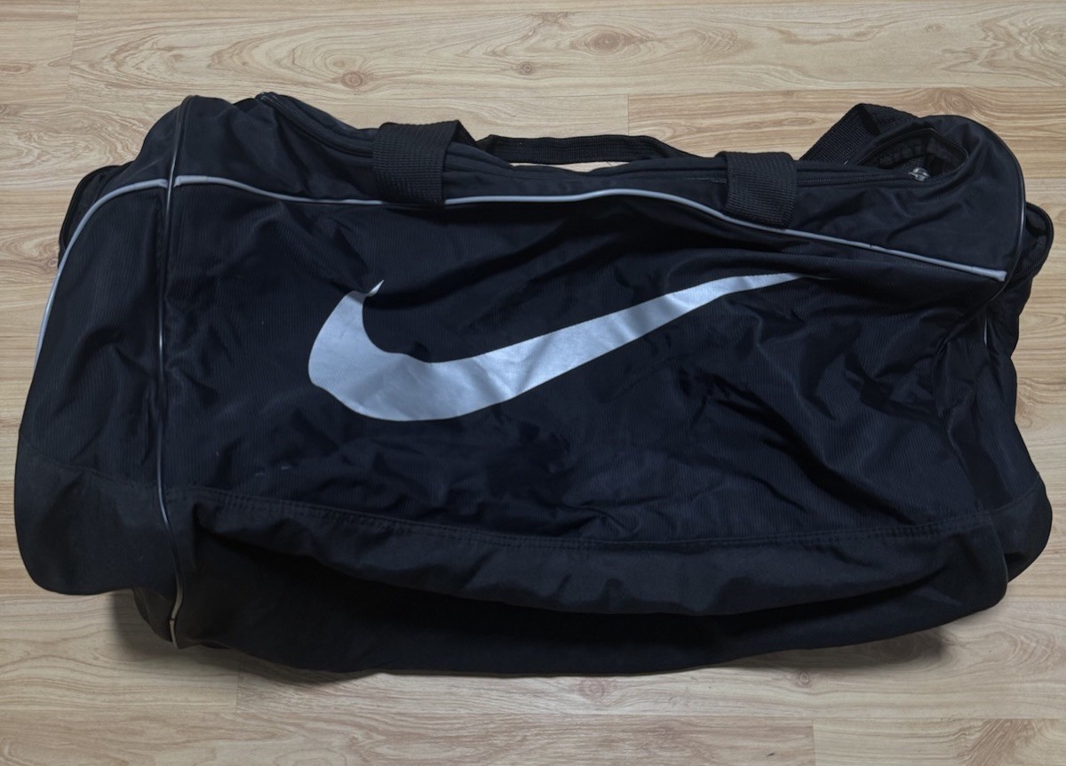 NIKE SWOOSH LOGO CLASSIC LARGE DUFFEL TRAVEL GYM BASKETBALL BAG EMBOSSED ZIPPERS