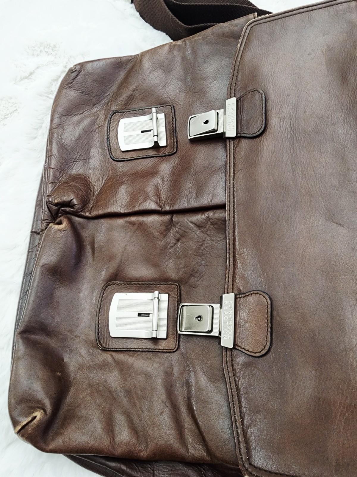 Kenneth Cole Reaction Dark Brown Genuine Leather Messenger Briefcase Crossbody