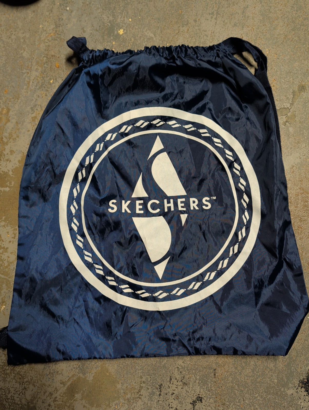 Sketchers Draw Close Backpack Bag 16 Inches Tall Navy White