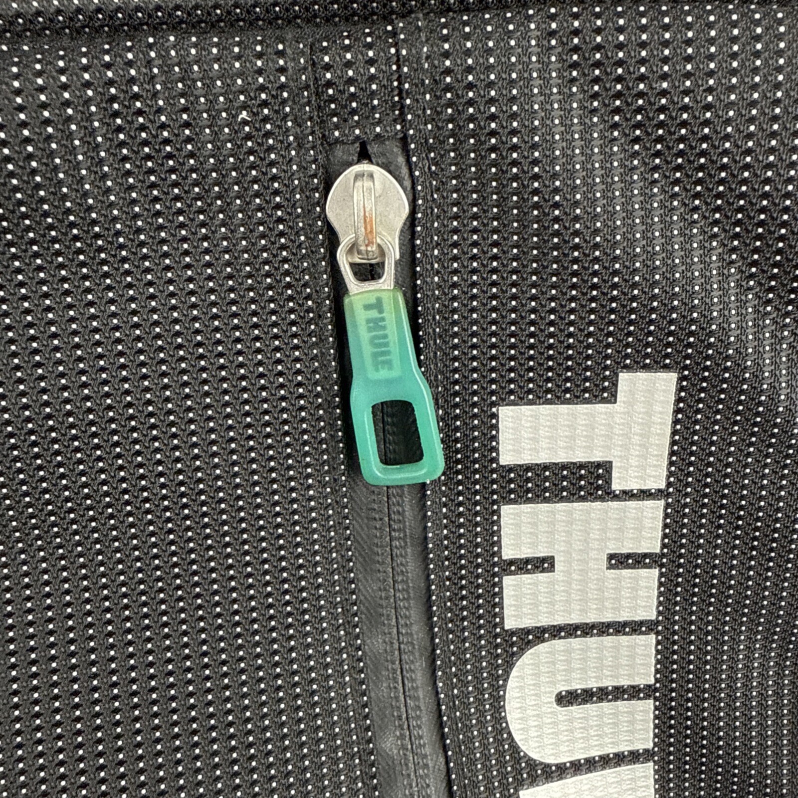 THULE Crossover Backpack Computer Travel Laptop Black w White Spec