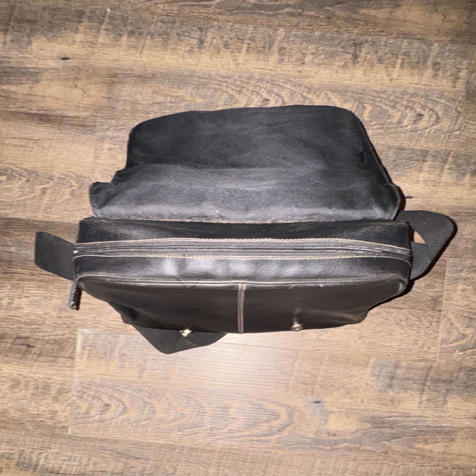 Kenneth Cole Reaction Men’s Black Messenger Bag Buckle Flap Zip, Adj Strap