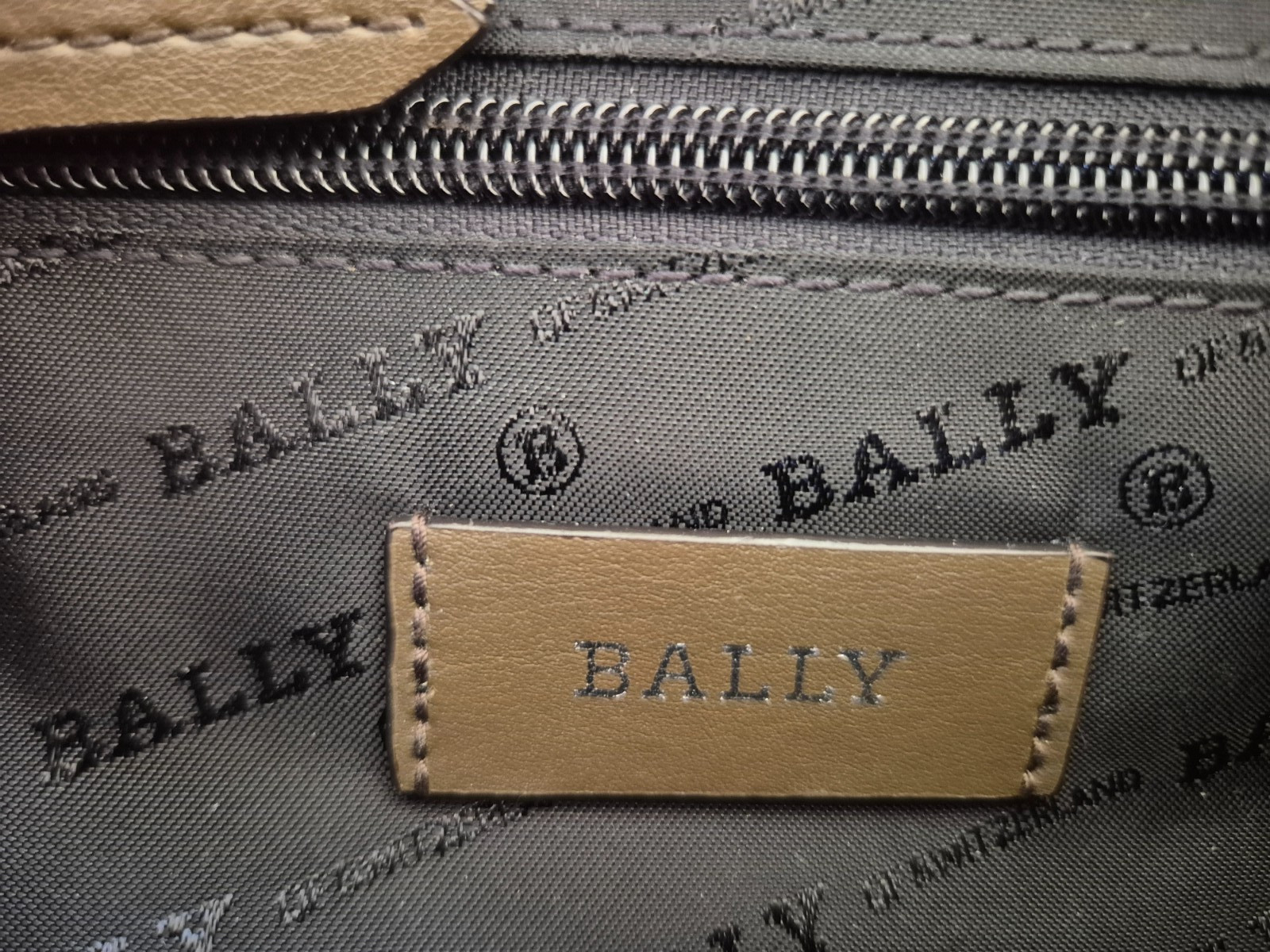 BALLY REENZO NYLON CANVAS CAMERA MENS UNISEX BAG NEVER USED BLACK & KHAKI