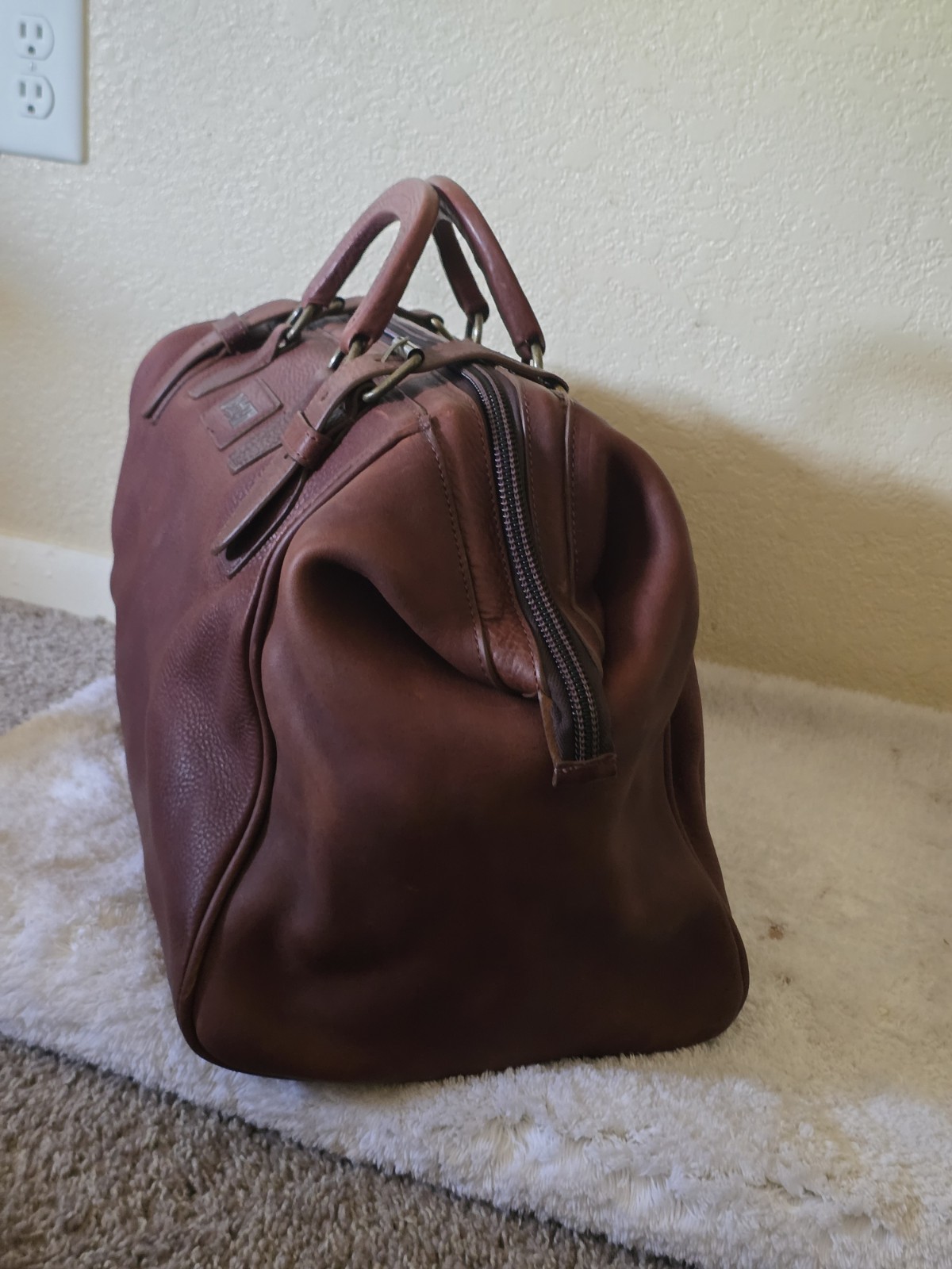 Duluth Trading Lifetime Leather Doctor Bag Brown Utility Duffle USA Full Grain