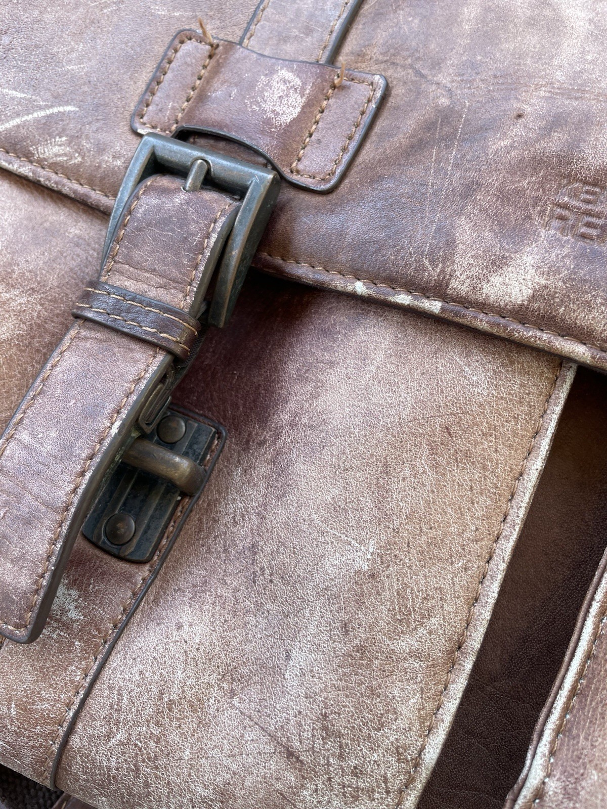 Kenneth Cole Reaction Full-Grain Leather Briefcase Worn, A Bit Distressed