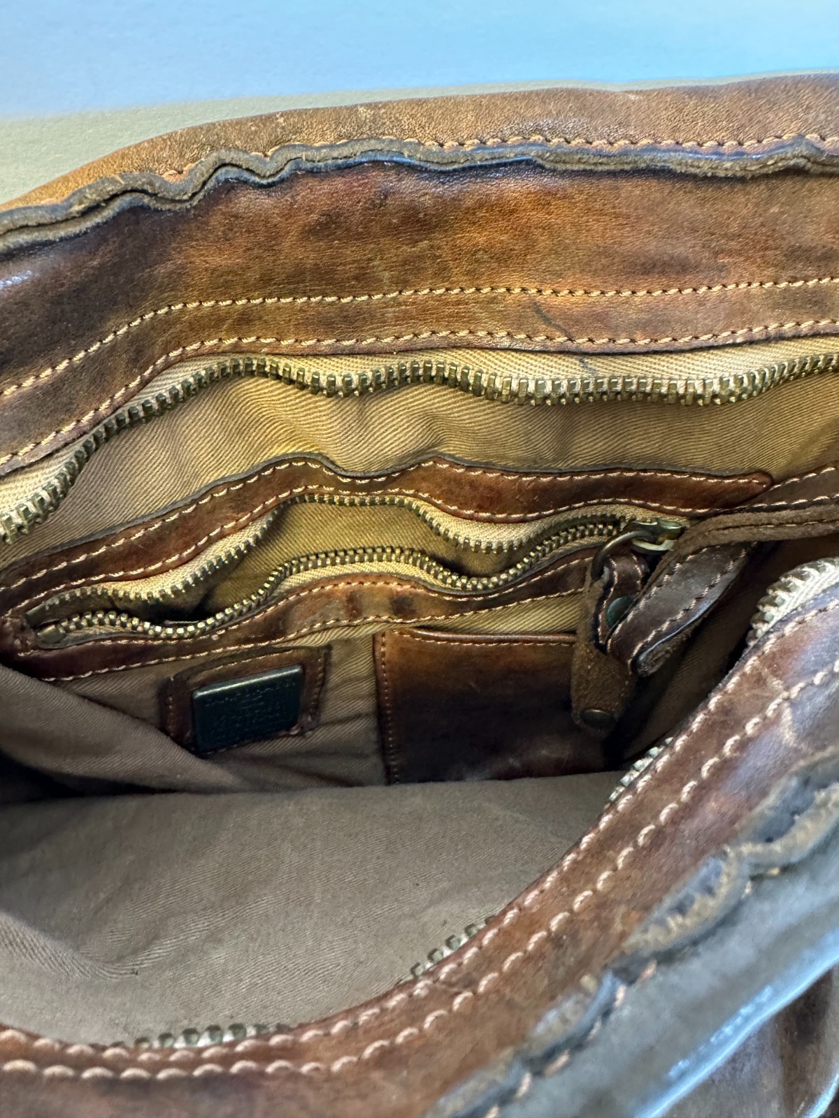 CAMPOMAGGI ITALIAN LEATHER MESSENGER BAG. PERFECT FOR iPAD, BOOKS, etc.