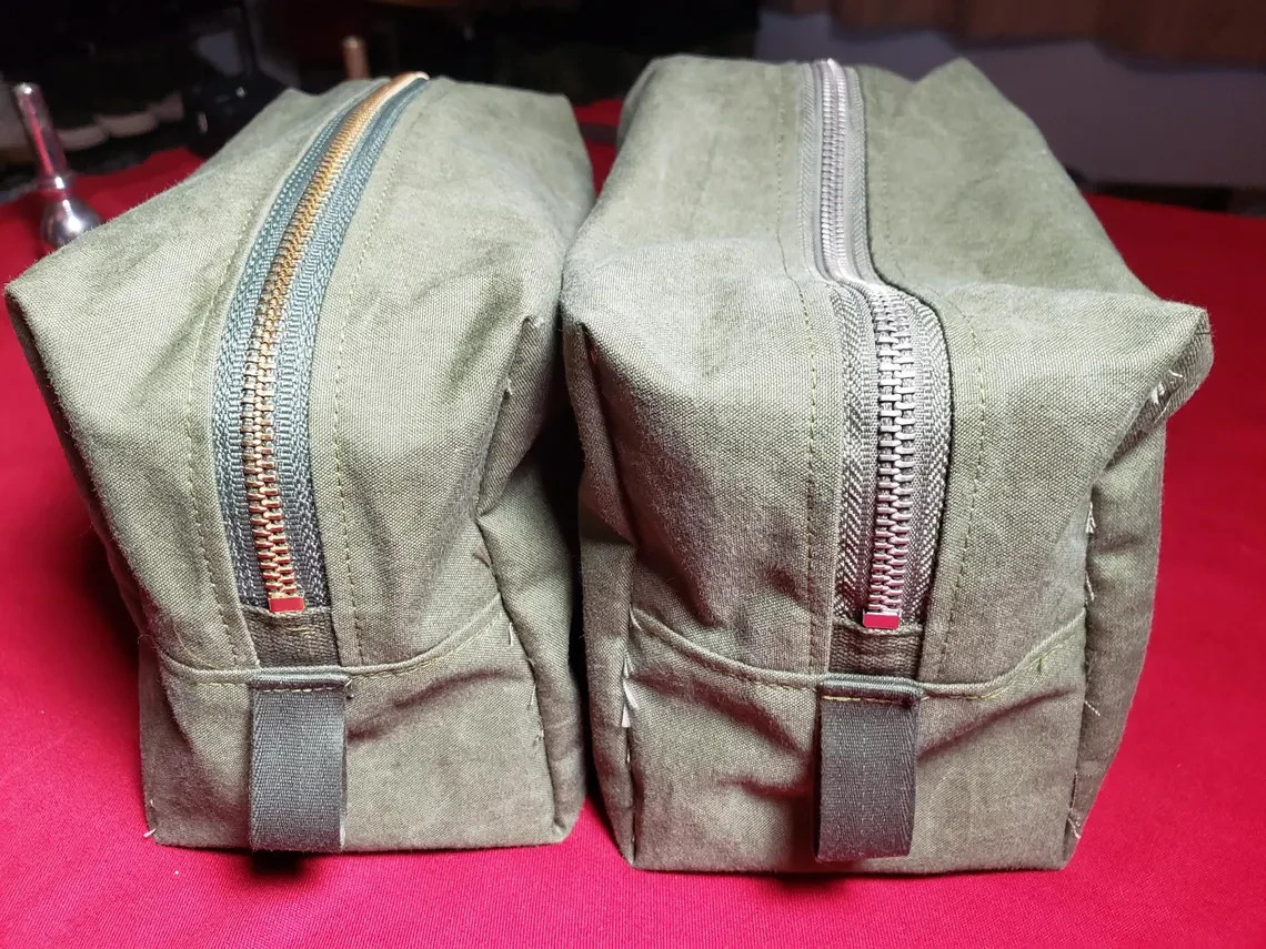 Military DOPP KIT / ZIPPER DITTY BAG, Travel Toiletry Bag, Reproduction, Vintage