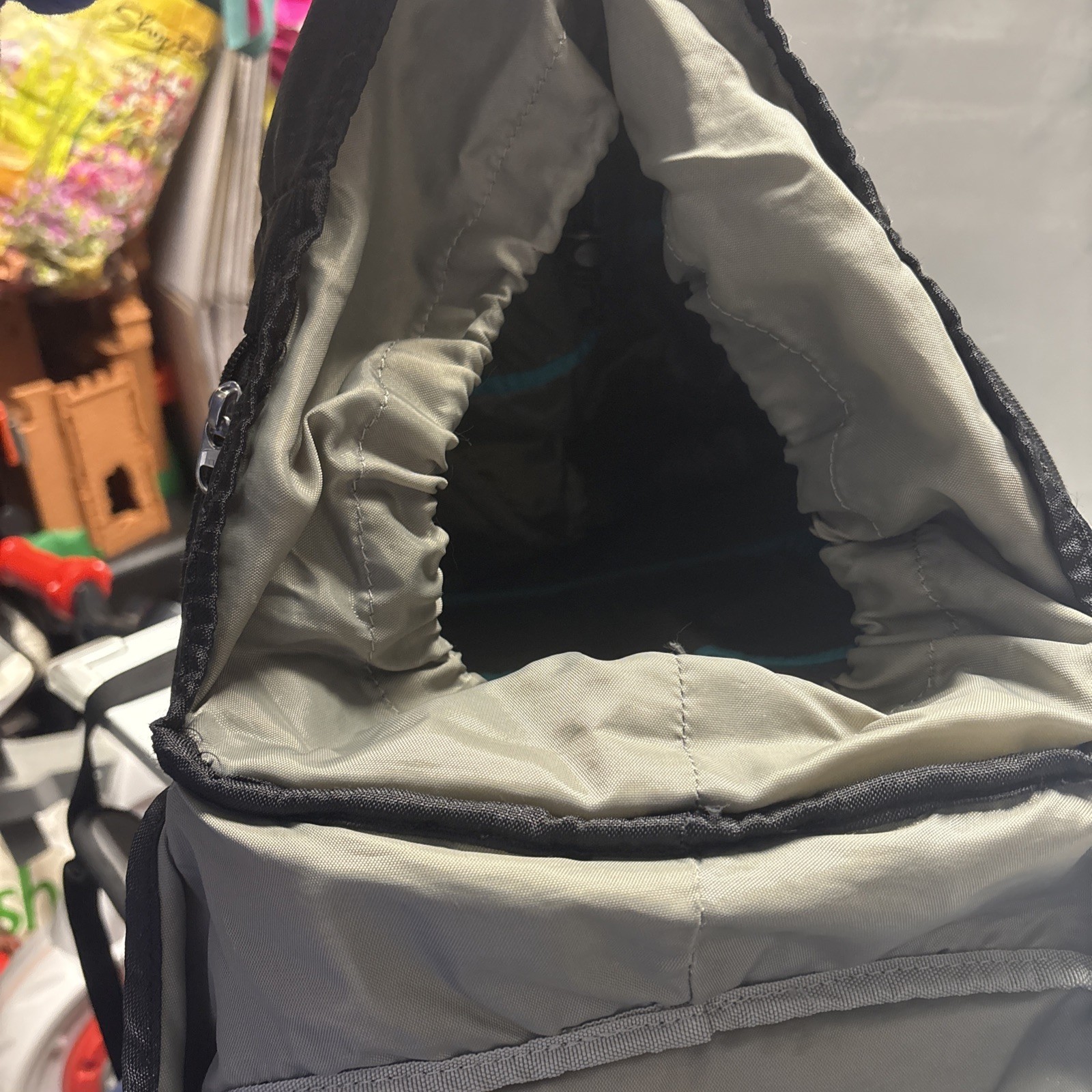 Thule Sweden Enroute Mosey Black Daypack Backpack Zippers Pockets Hiking Outdoor