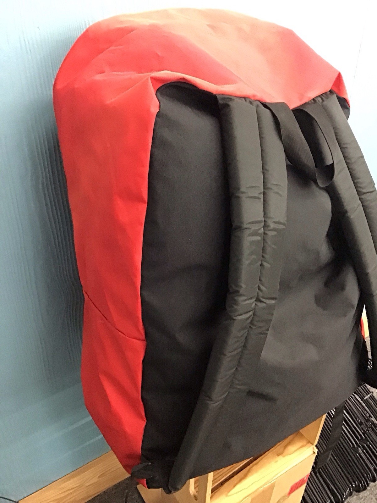 JanSport Red & Black Giant Sized Backpack – Padded Shoulder Straps – Solid – GUC