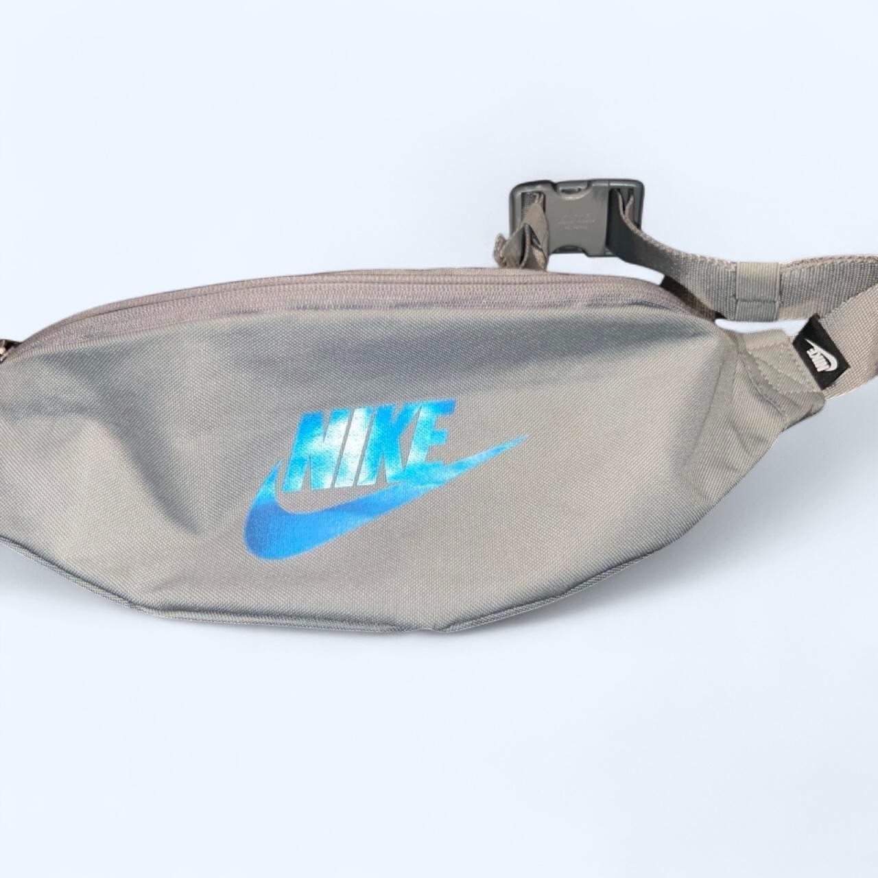 Gray Nike Zippered Fanny Pack Adjustable Belt Lg Size W/Inner Zippered Pocket