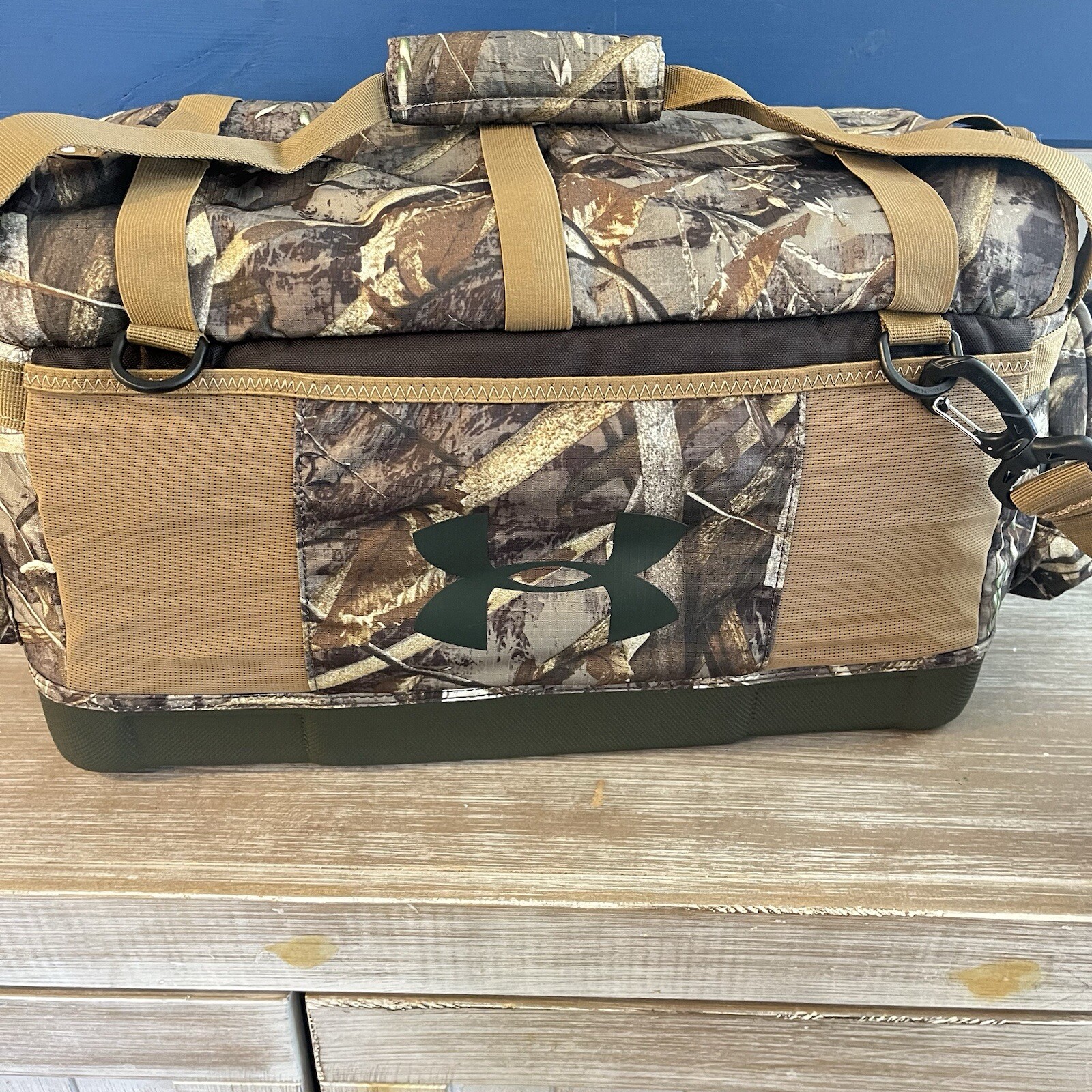 Under Armour Realtree Camo Utility Duffle Weekender Bag 18 x 10 x 10 Rare SAMPLE