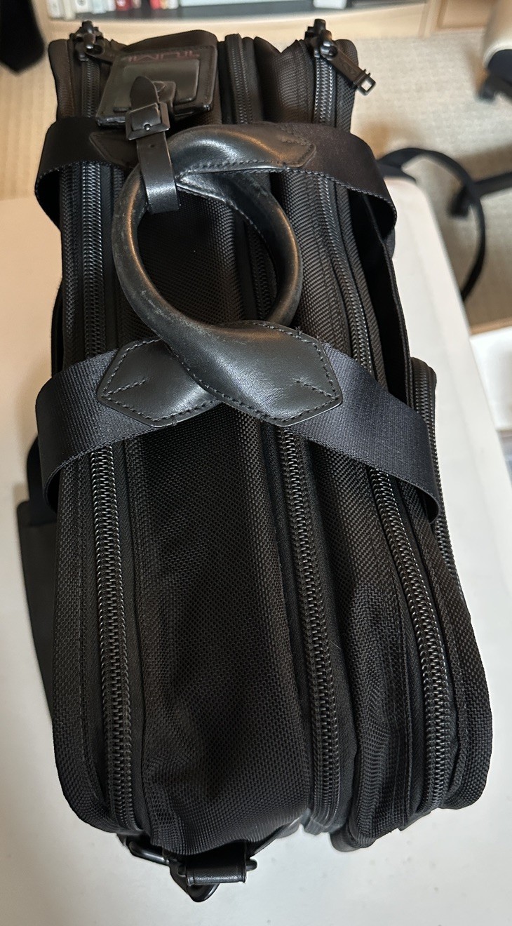 Tumi Alpha 2 Tumi Expandable Organizer Laptop Briefcase (Model 26160DH)