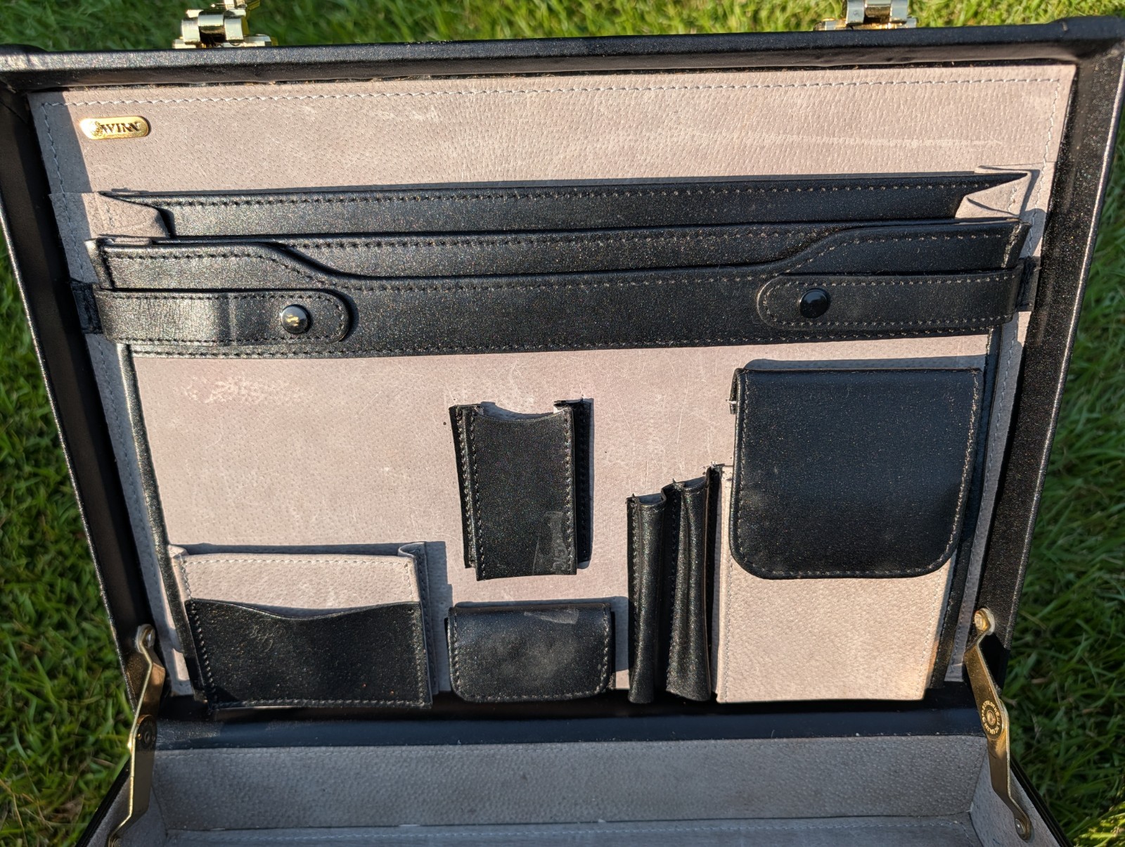 Winn International Vintage Leather Attache Briefcase Black Gold Number Lock