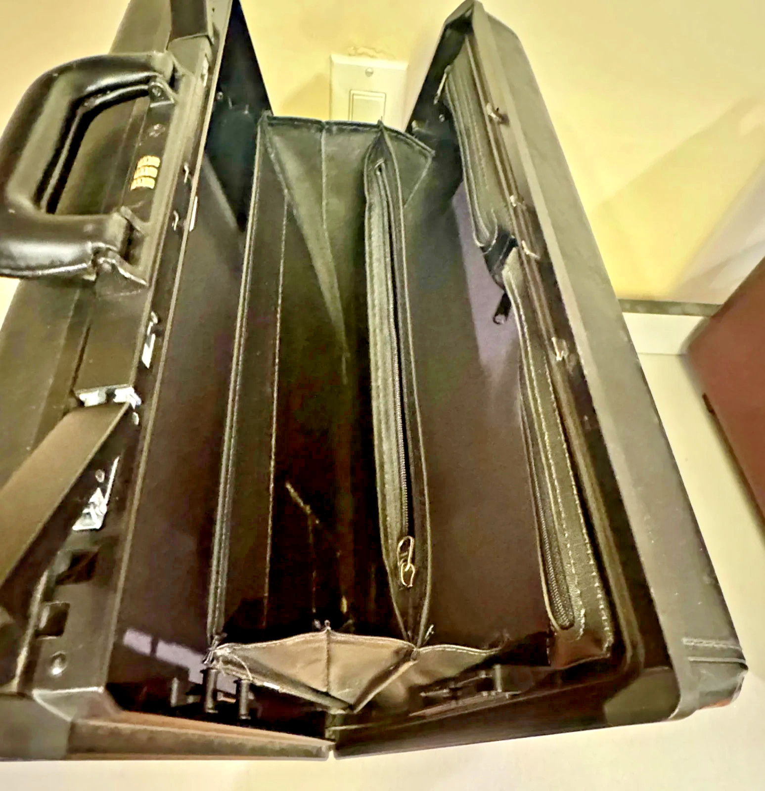 Vintage 1993 Samsonite Quantum Classic Hard-Shell Briefcase Attache