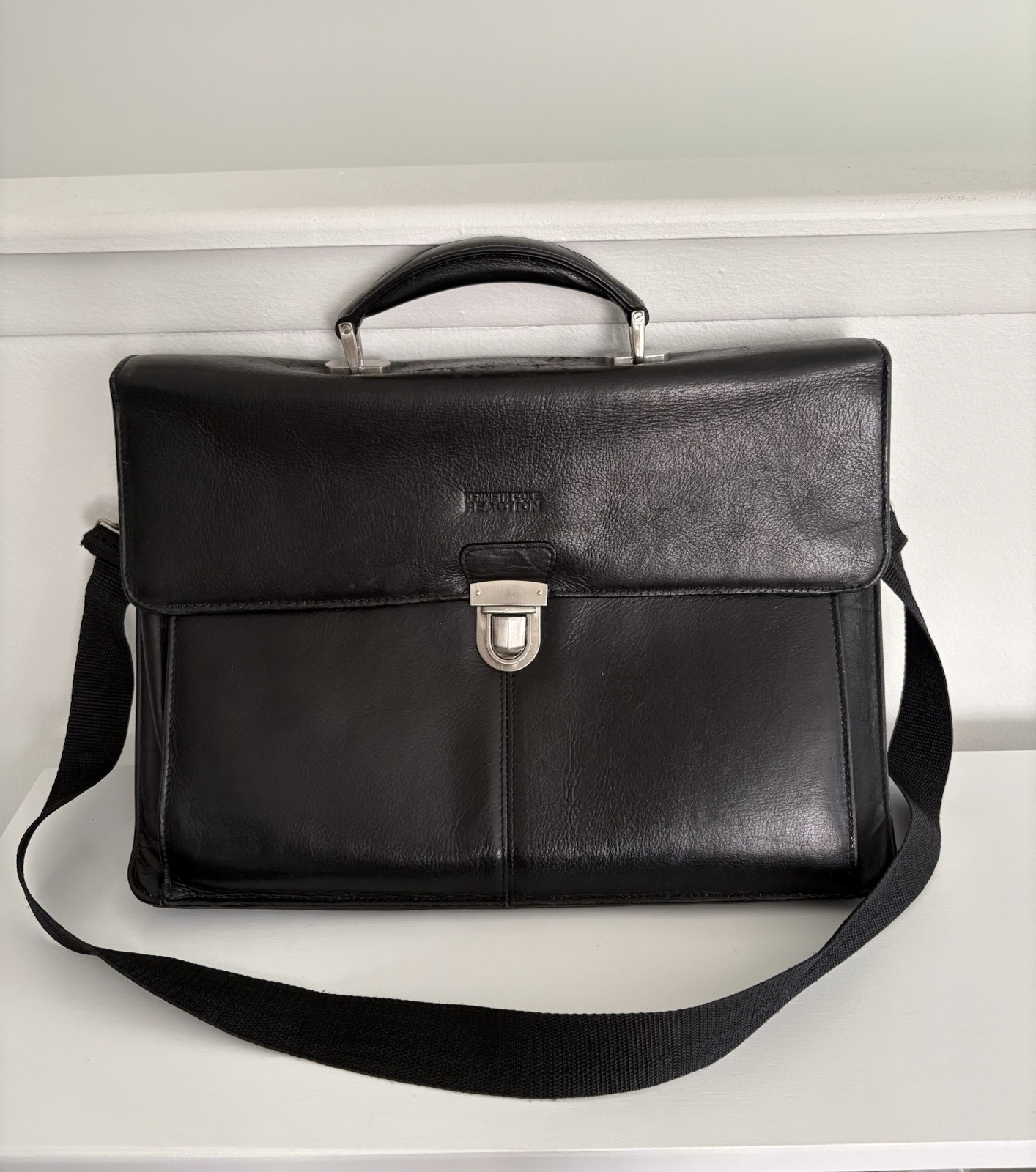 Kenneth Cole Black Leather Briefcase Push Lock Inner Pockets Shoulder Strap