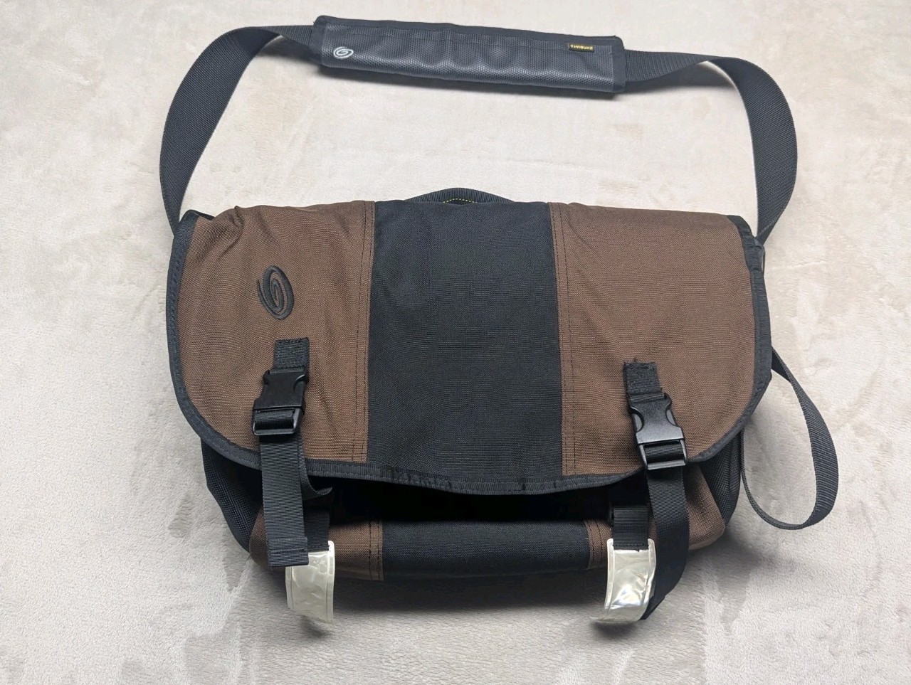 Timbuk2 Brown Black Messenger Bag Buckle Zip Adjustable Crossbody Strap Pockets