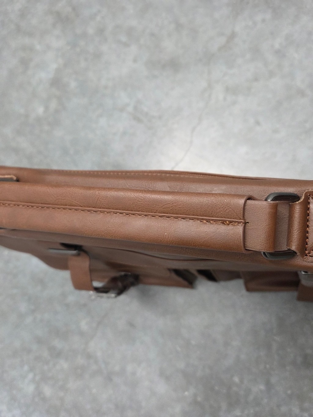 Seyfocnia Men’s Tan Leather Messenger Bag Front Buckle Pockets Satchelbag