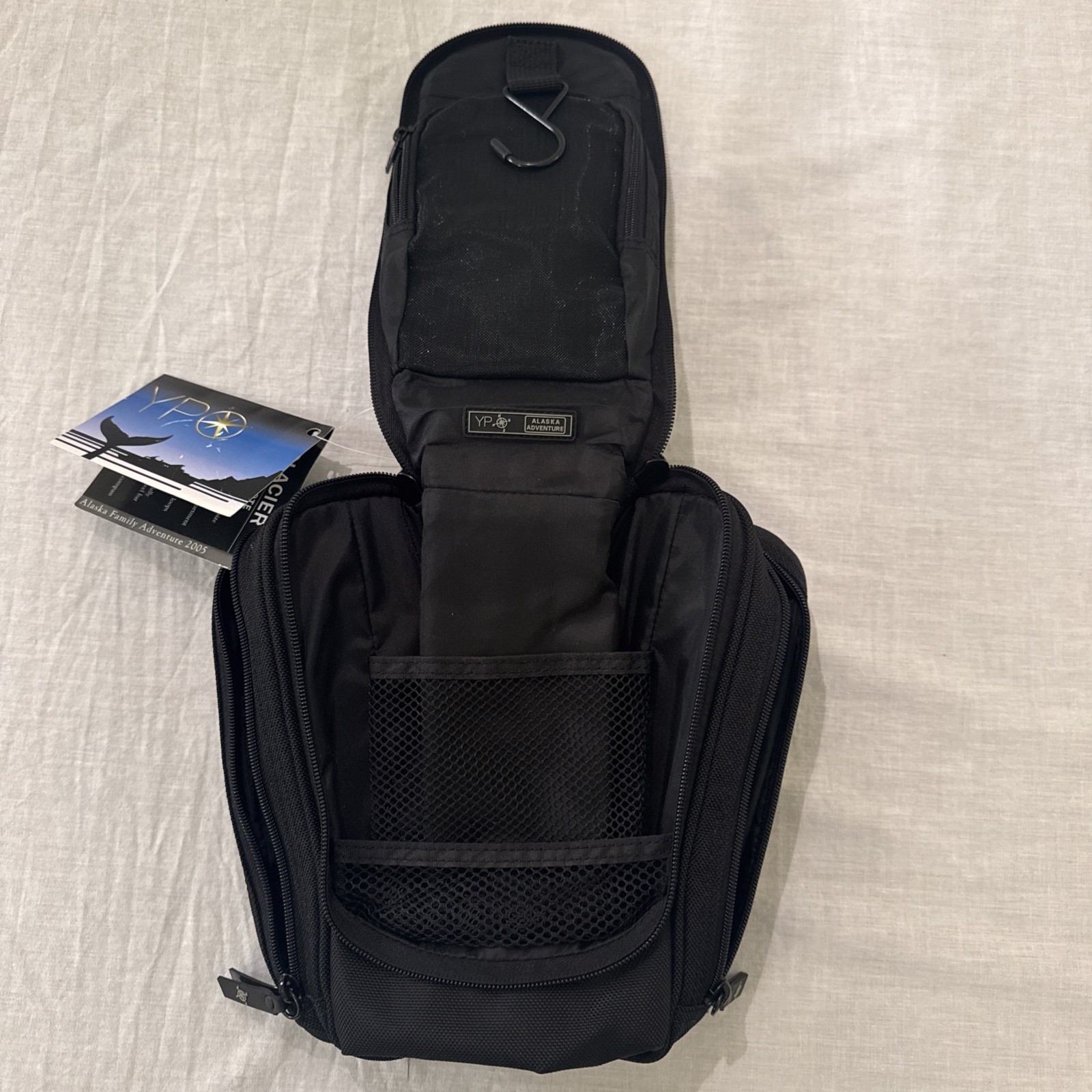 Mens Hanging Glacier Toiletry Bag Organizer W/ Multiple Pockets YPO/ NWT