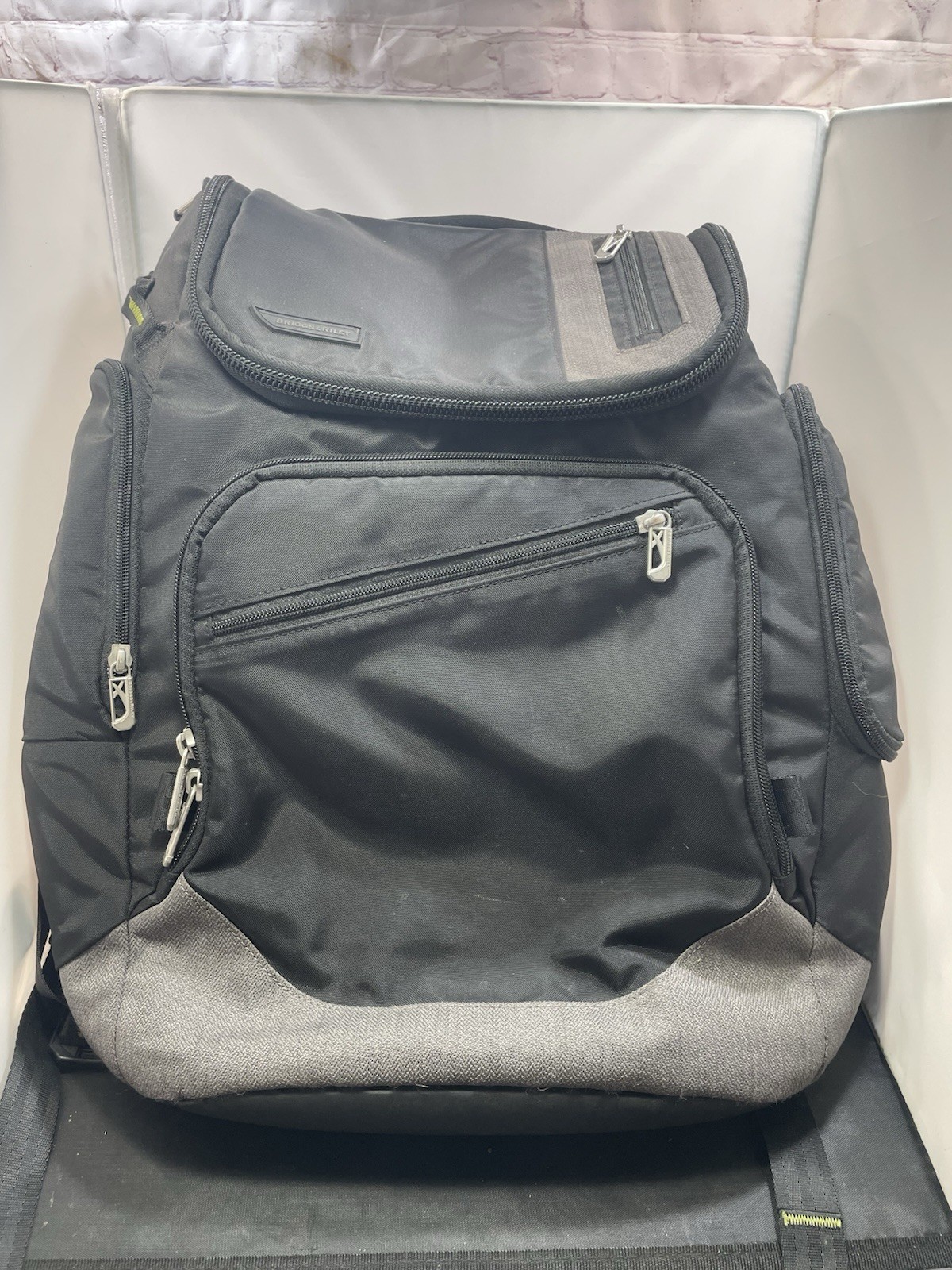 Briggs & Riley BRX Excursion Backpack Black Grey Padded Travel Bag BP240-4 VGC