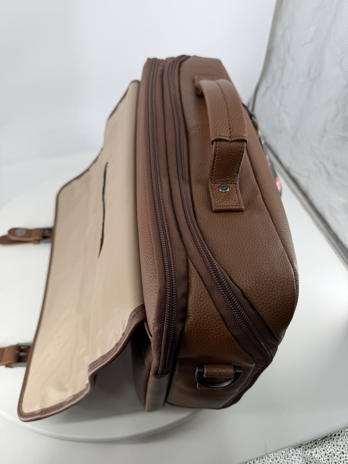 Samsonite Classic Leather Flapover Briefcase Messenger Bag Cognac, Light Use