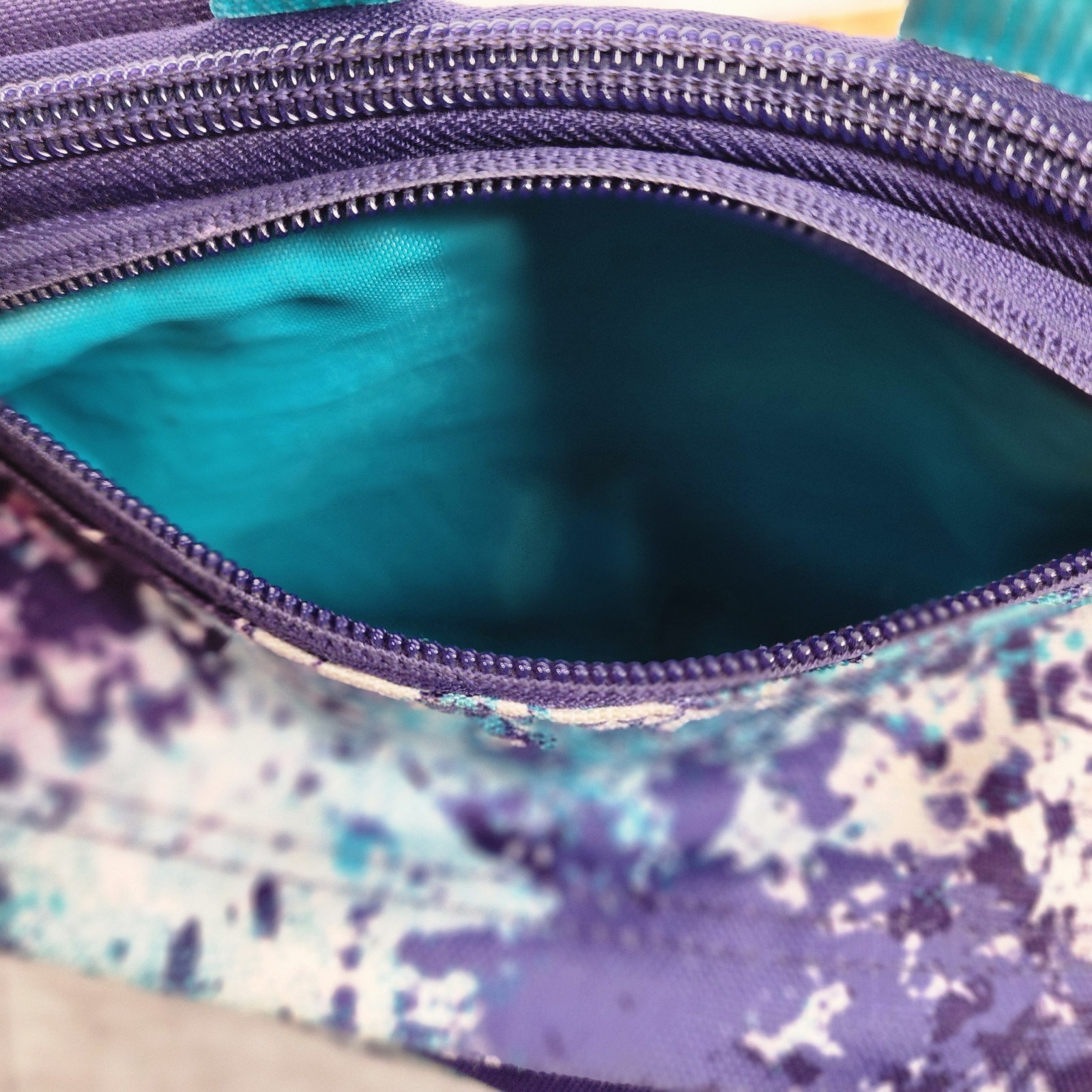 Trans By JanSport Tie Dizzle 17″ Backpack Laptop Sleeve 4 Zippered Compartments