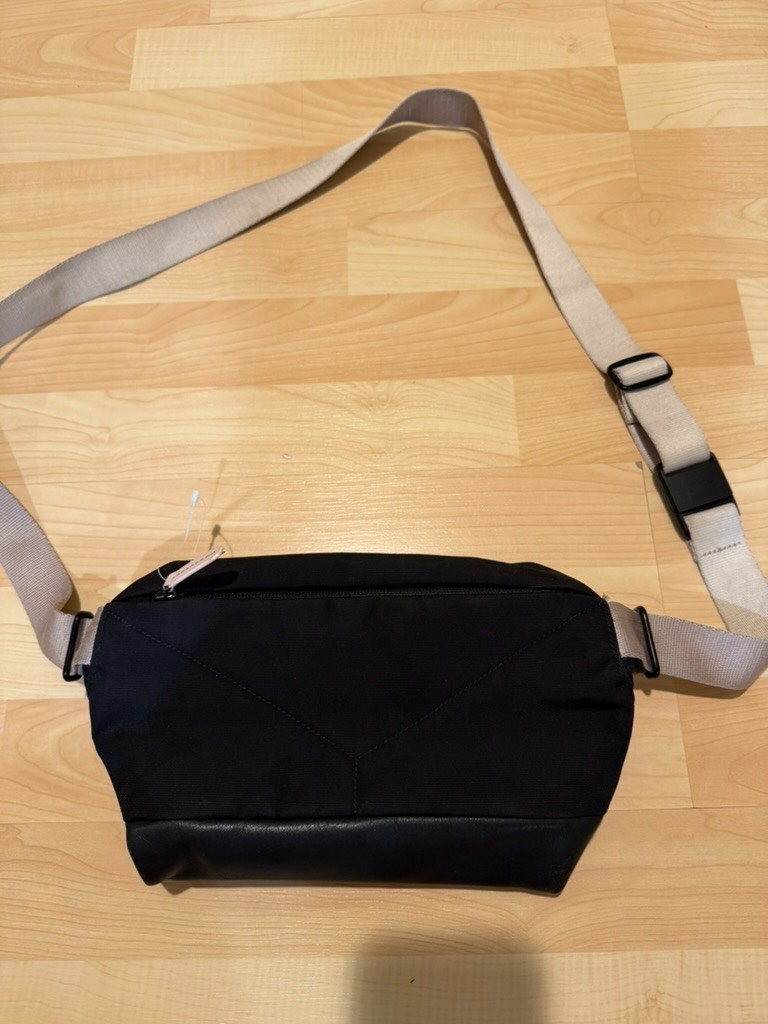 Bellroy Black Leather & Cream Nylon Sling Crossbody Bag Unisex 10L Outdoor