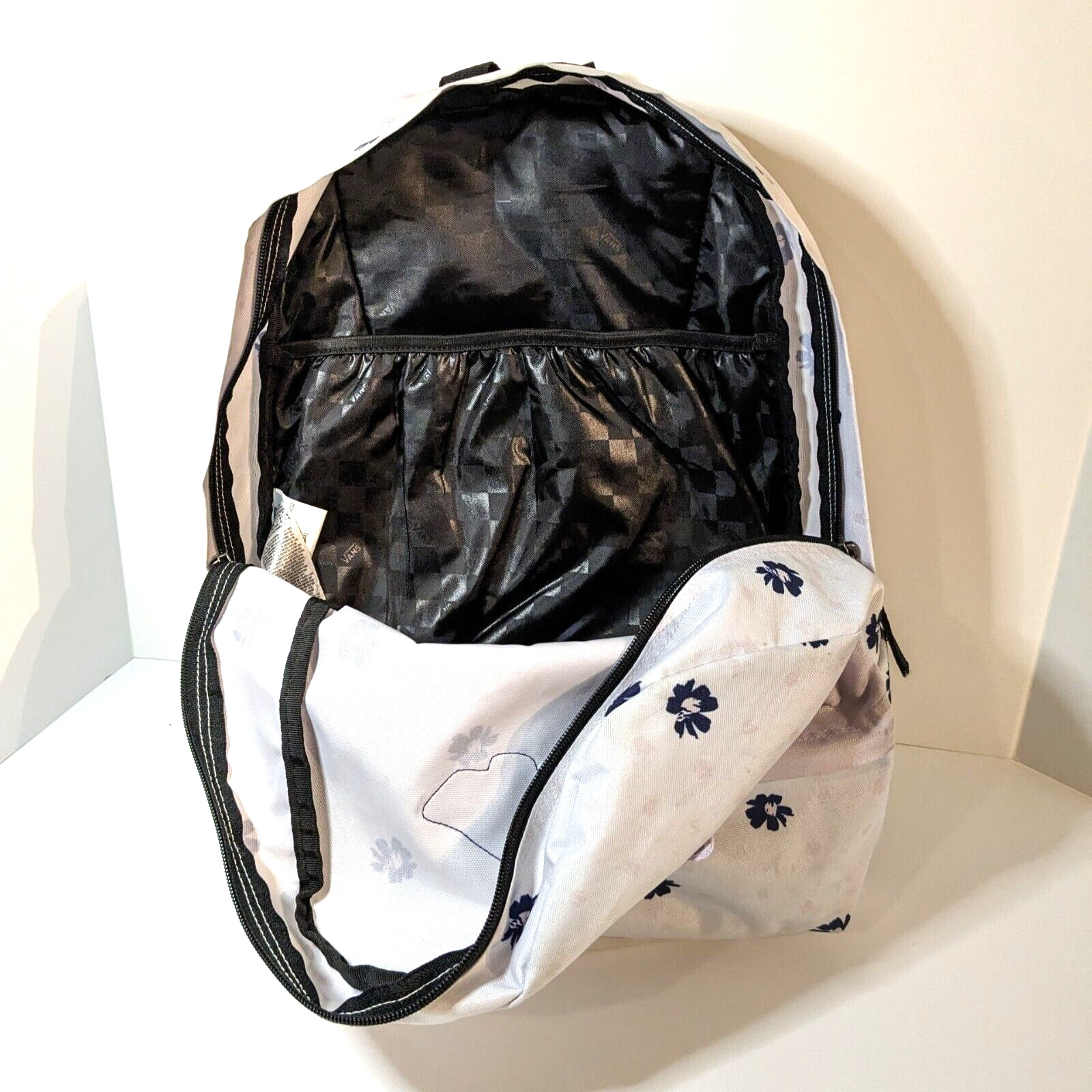 Vans Backpack Off The Wall White Floral, Big Patch Skateboard Logo, Padded Strap