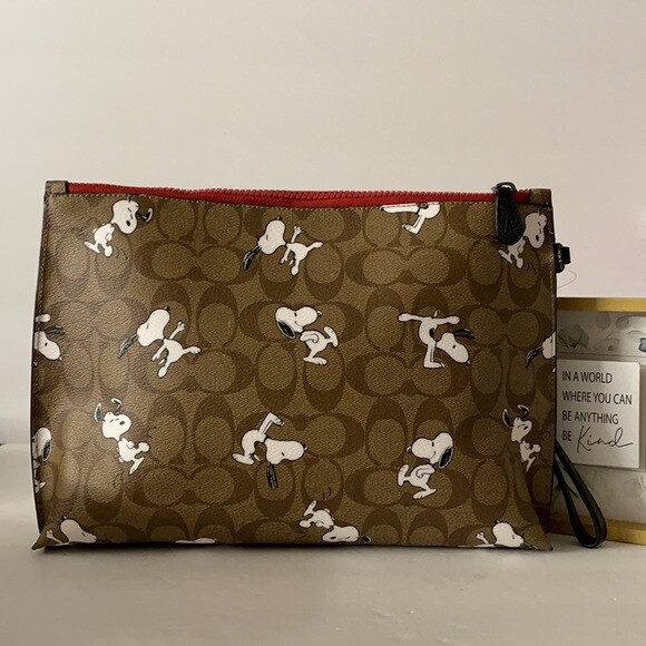 🐼💦 Coach 5734 🐼💦 Peanuts Snoopy Carryall Canvas Pouch Wristlet Bag 🐼 W8o2