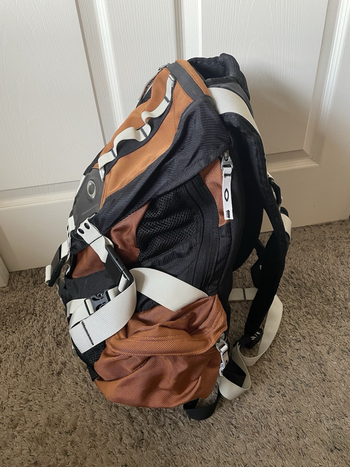 Rare Oakley Icon 3.0 Backpack Cinnamon Orange 92075-87E