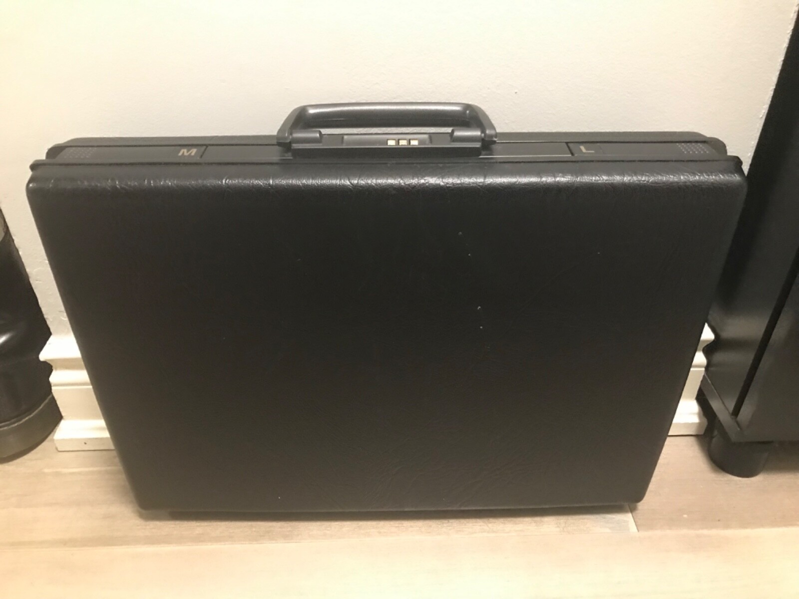 Vintage – Samsonite – Black Hard Shell Briefcase – Combo Lock