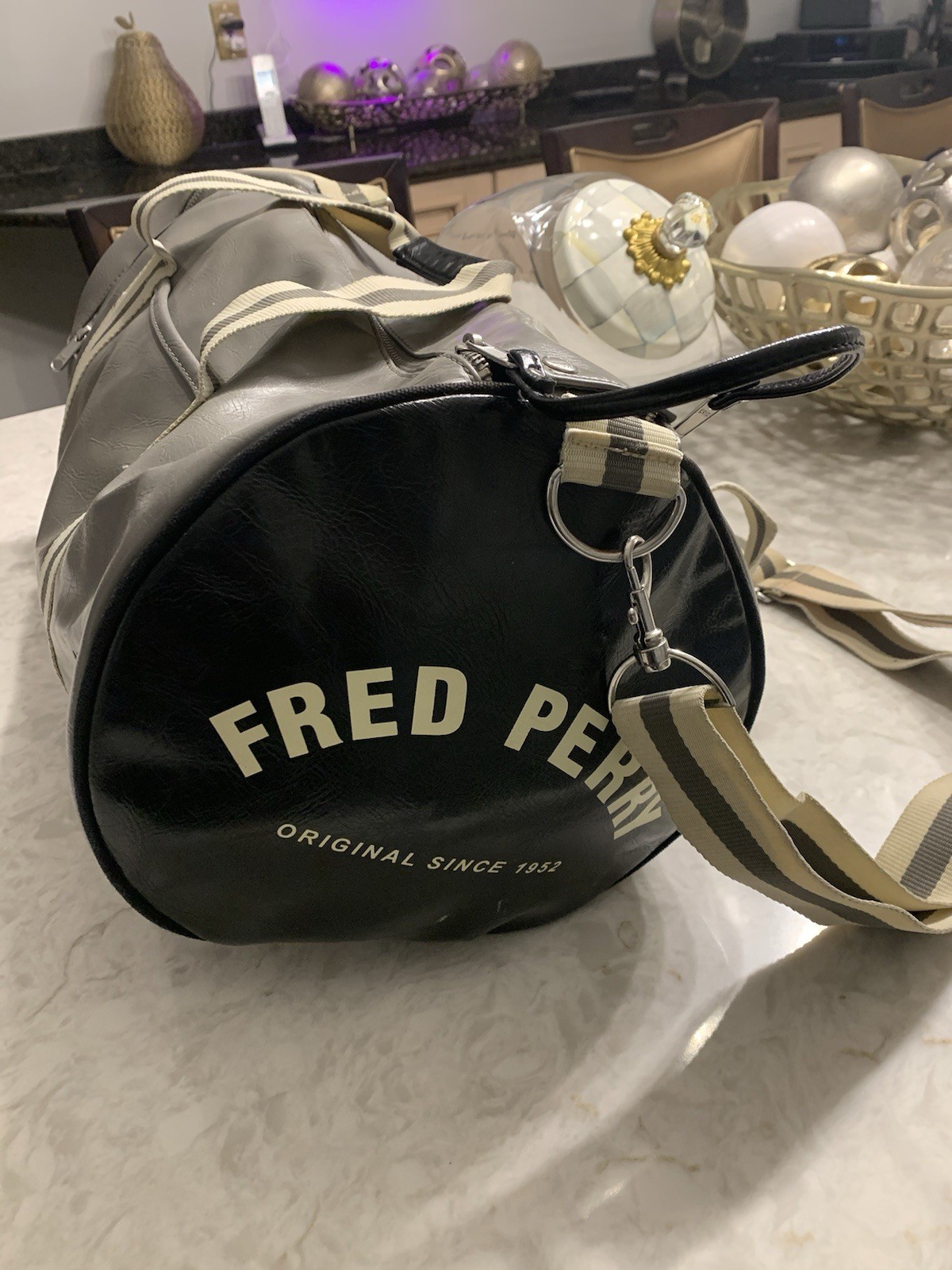 FRED PERRY Classic Barrel Bag L7255 Men’s Shoulder Bag Black color only