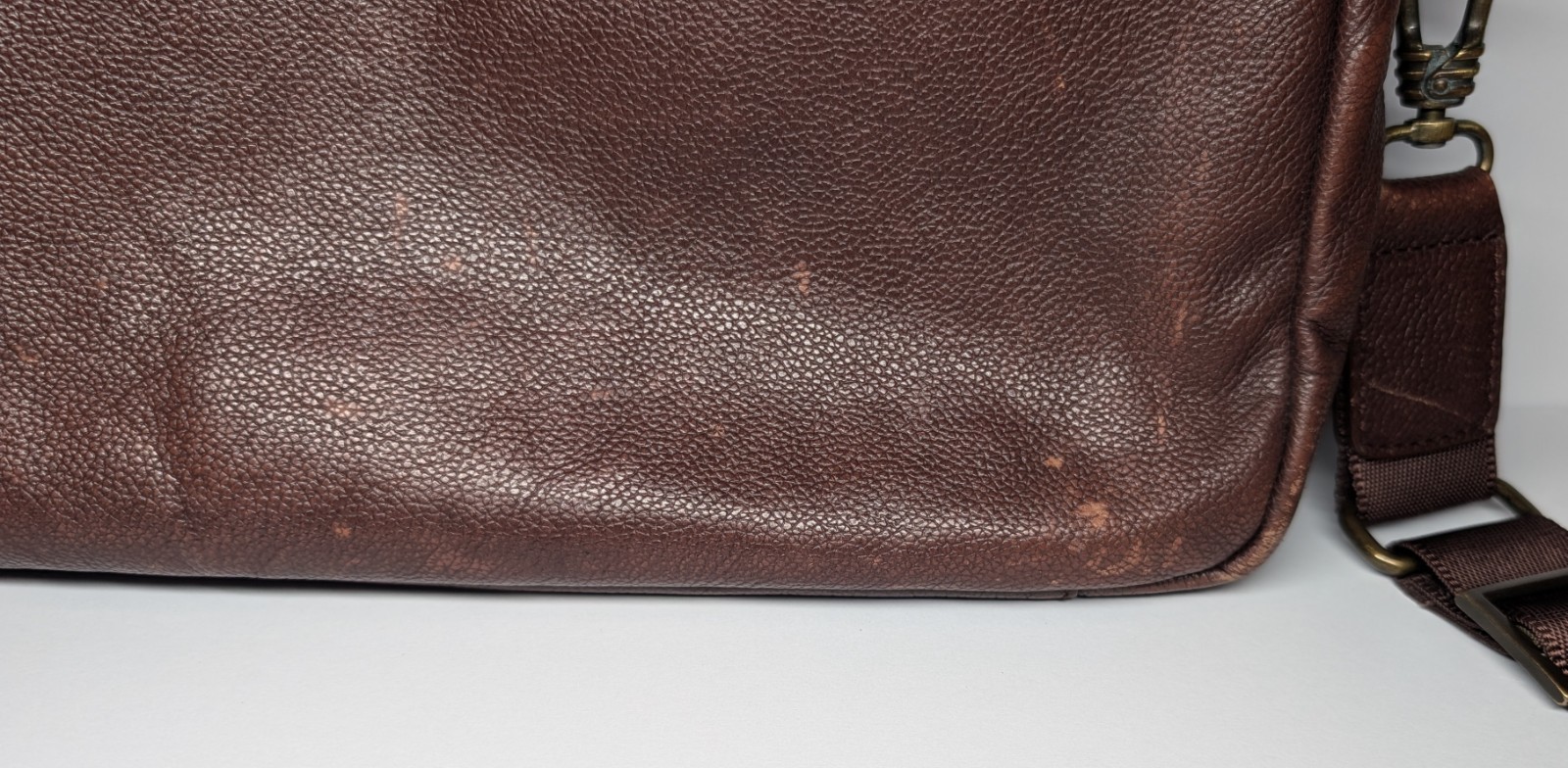 *separated top zipper, some wear* Daniel’s NYC carrying case / bag