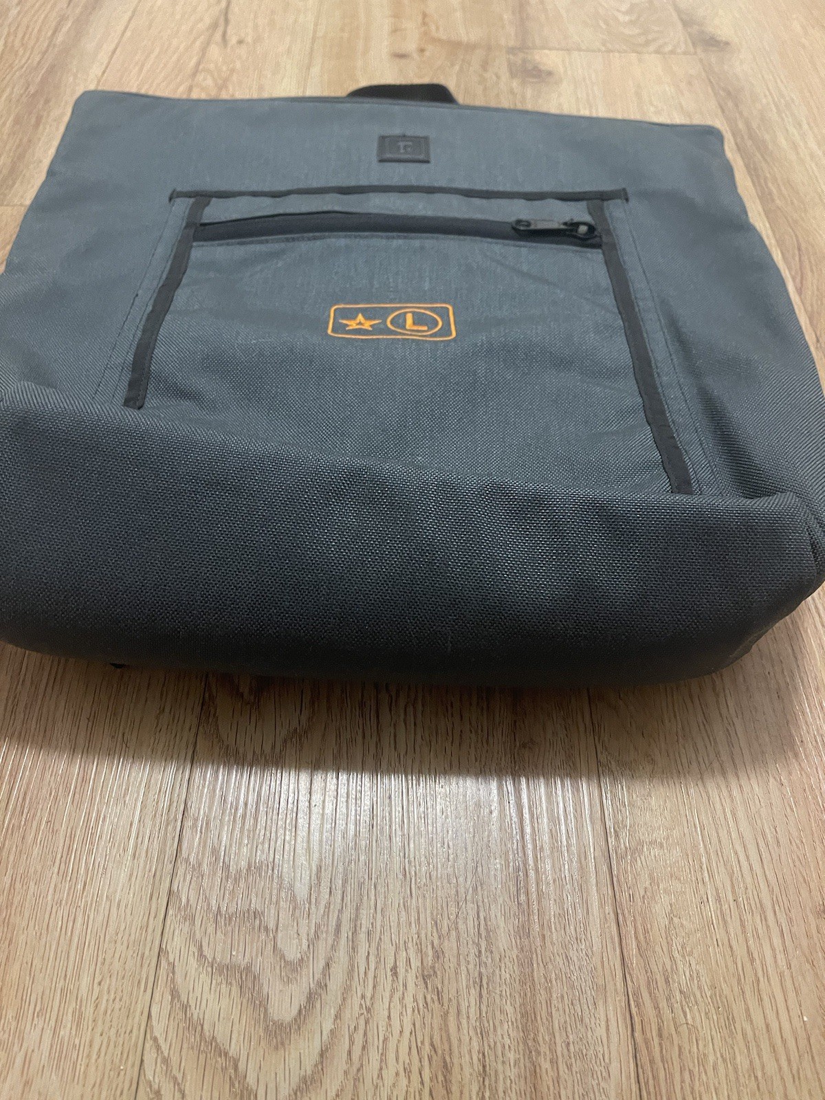 RICKSHAW BAGS MEDIUM VELO BACKPACK $129 GREY *SEE PHOTOS* SAN FRANCISCO SLEEK