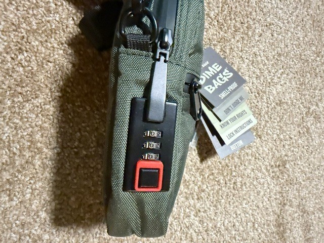 NWT The Button SMELL PROOF with lock Crossbody Bag Green Dime Bags
