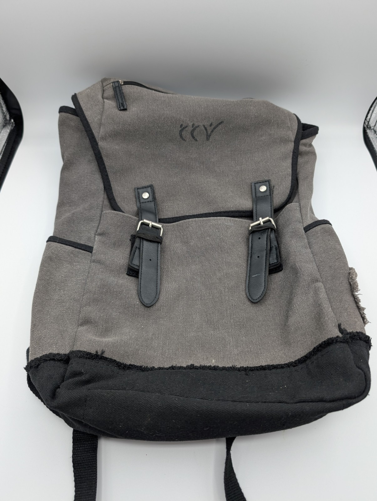 Field & Co 15″ Computer Backpack Gray Rustic Canvas Black And White Lining.