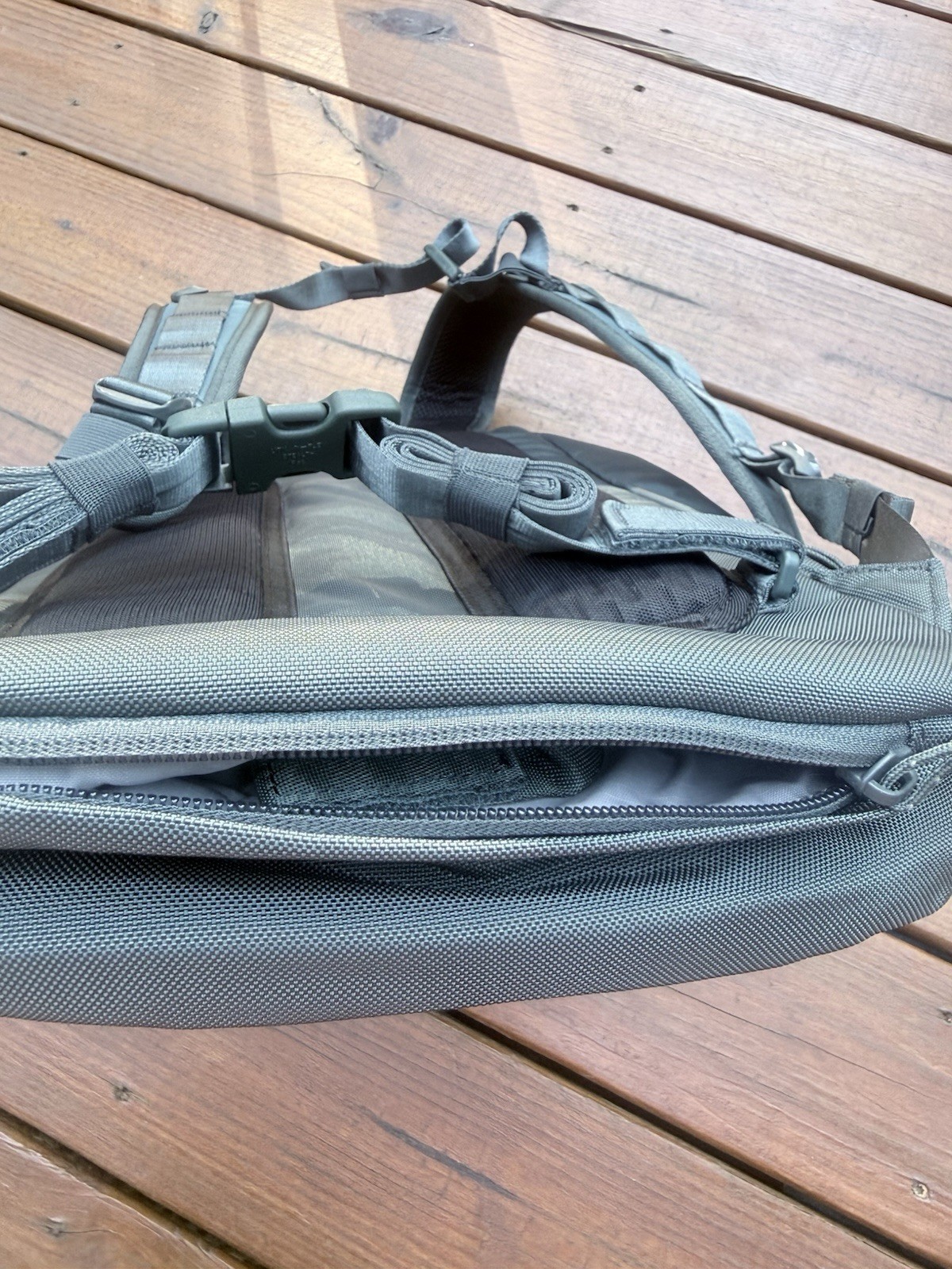 Timbuk2 Robin Commuter Backpack – W/Laptop Sleeve & Rain Cover Green/Gray